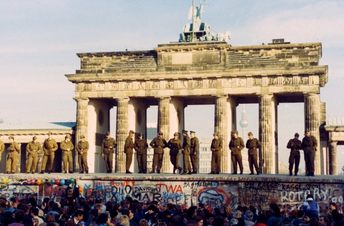Nadějný pohled na budoucnost dominoval západnímu světu v několika desetiletích po pádu Berlínské zdi. Foto: ČTK