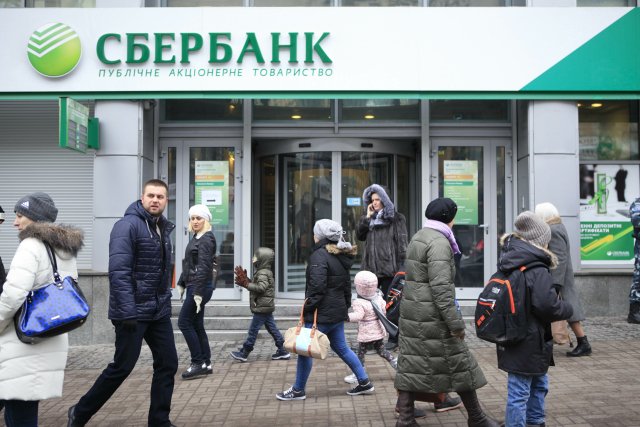 Odstřižení ruských bank od platebního systému SWIFT a zablokování centrální banky budou mít na ruskou ekonomiku devastující účinek. Foto: ČTK