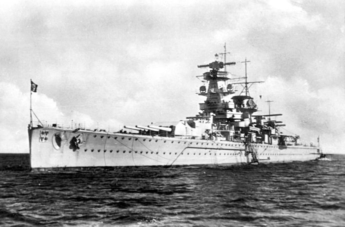 Německá válečná loď Admiral Graf Spee v roce 1936. Foto: autor neznámý, Bundesarchiv, CC BY-SA 3.0