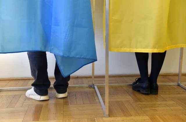 Ukrajinci při hlasování v prezidentských volbách na konzulátu v Brně. Foto: ČTK