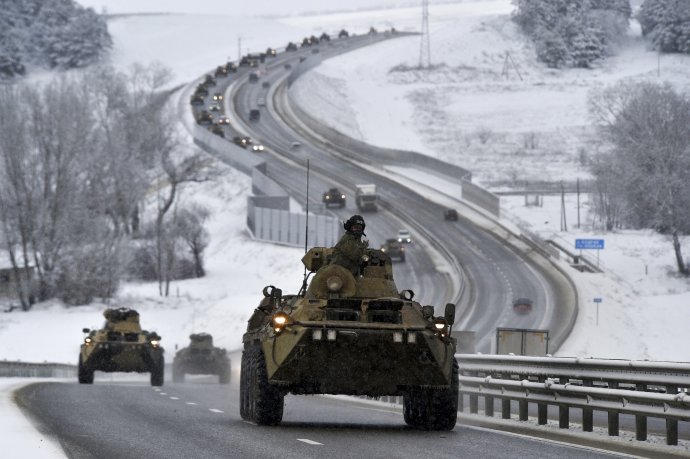 Rusko touží po lásce svých sousedů. A je ochotno si ji i vybojovat s pomocí tanků. Foto: ČTK/AP