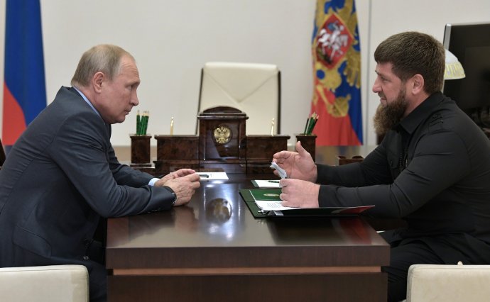 Ruský prezident Putin a čečenský vůdce Kadyrov. Reprezentují symbiózu moci a strachu z toho, že je o ni někdo připraví. Foto: kremlin.ru