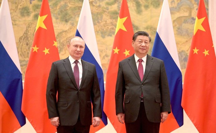 Ruský prezident Vladimir Putin a jeho čínský protějšek Si Ťin-pching se shodují, že jim Západ nesmí nic diktovat či je poučovat o tom, co to jsou lidská práva. Foto: kremlin.ru