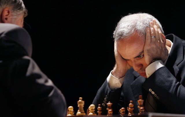 Po skončení studené války byli lidé jaksi alergičtí na varování, že by se dějiny mohly opakovat, říká Kasparov. Foto: ČTK/ AP Photo/Alberto Saiz