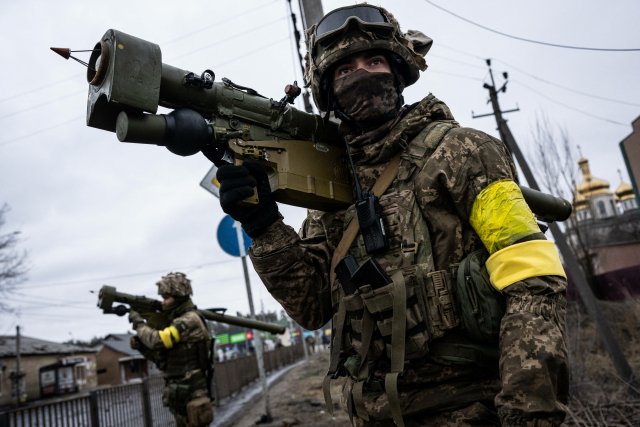 Ukrajinská armáda na některých místech postupuje vpřed. Popisek ke snímku z března platí i nyní, v jiném místě fronty. Foto: ČTK/Anadolu/Abacapress