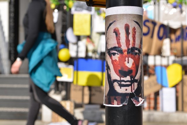 Více pohledů? Různé strany mince? Ne. Ruský diktátor Putin bezdůvodně napadl Ukrajinu, protože ji chce ovládat. Tečka. Foto: ČTK/Thomas Krych/ZUMA Press Wire