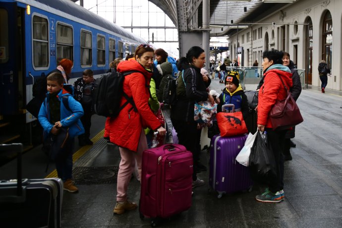 Přijímání uprchlíků podporují dvě třetiny Čechů. Ilustrační foto: Adam Hecl, Deník N