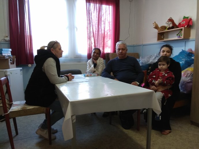 Ubytovna v Bezděčíně na Mladoboleslavsku se stala dočasným domovem pro několik desítek ukrajinských Romů. Foto: Petr Vodseďálek, Deník N