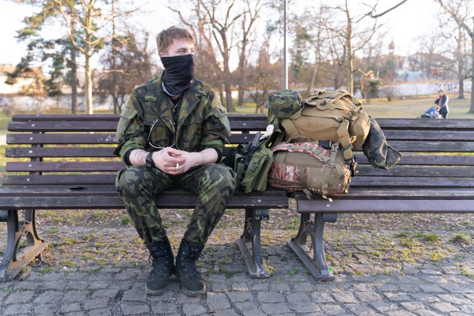 Lukáš, český dobrovolník mířící do bojů na Ukrajině. Foto: Kristýna Macháčková