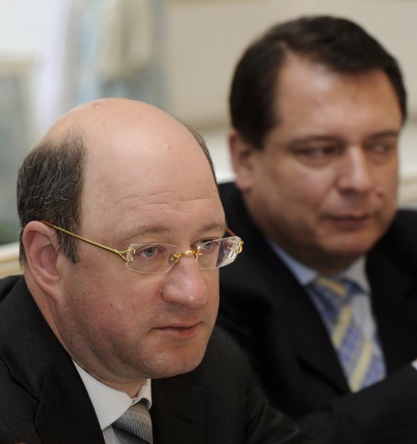 Alexandr Babakov, který je na sankčním seznamu, s bývalým premiérem Jiřím Paroubkem. Foto: ČTK