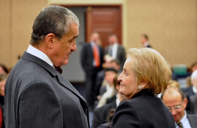 Karel Schwarzenberg a Madeleine Albrightová se setkali i v únoru 2010 u příležitosti 20. výročí projevu československého prezidenta Václava Havla před americkými zákonodárci. Foto: ČTK