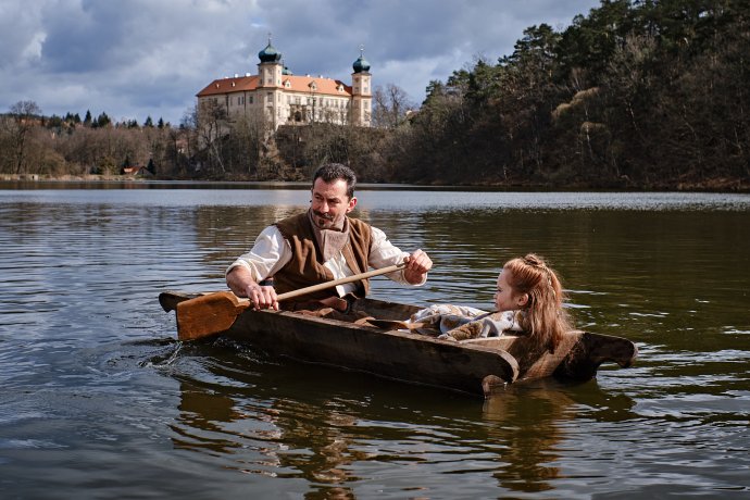 V Tajemství staré bambitky 2 hraje také Ondřej Vetchý a Valentýna Bečková. Foto: Bioscop