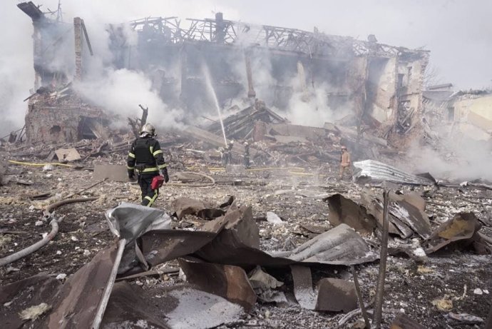 Následky ranního bombardování východoukrajinského Dnipra. Foto: Iva Zímová