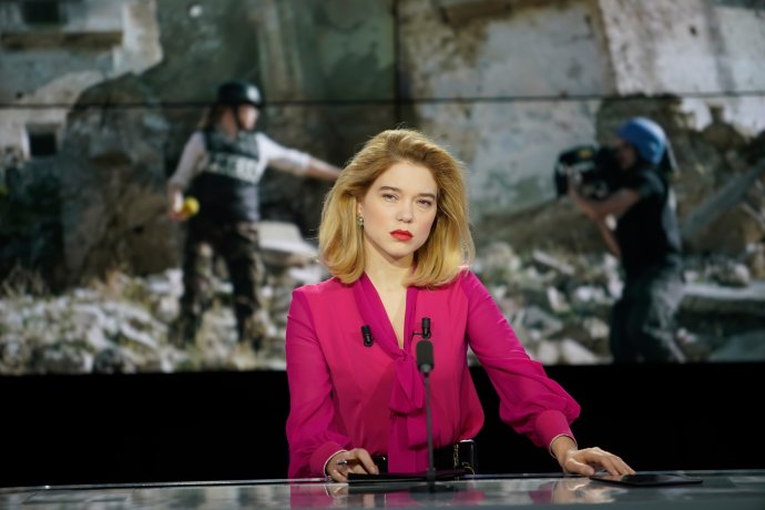 Hvězdná Léa Seydouxová jako televizní reportérka. Foto: Film Europe