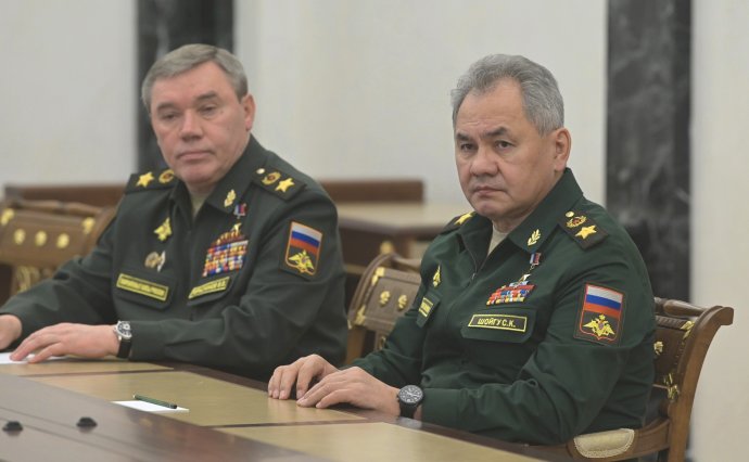 Náčelník generálního štábu Gerasimov a ministr obrany Šojgu. Foto: kremlin.ru