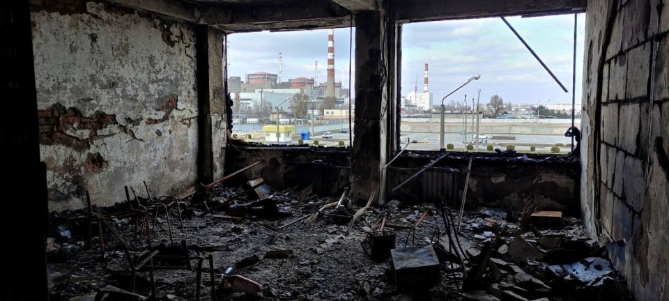 Ruskými vojsky zničený interiér jedné z budov Záporožské jaderné elektrárny na snímku, který 16. března zveřejnila ukrajinská správa Enerhoatom. Foto: Enerhoatom via Reuters