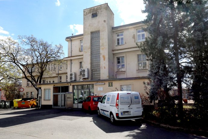 Pavilon G Vinohradské nemocnice, který má pronajatý firma Etoile. Foto: Ludvík Hradilek, Deník N