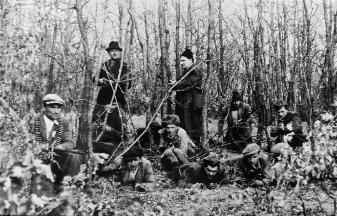 Příslušníci brigády Jana Žižky, kteří v letech 1944 až 1945 vedli partyzánský boj v oblasti Dolných Vestenic nedaleko česko-slovenské hranice. Foto: ČTK