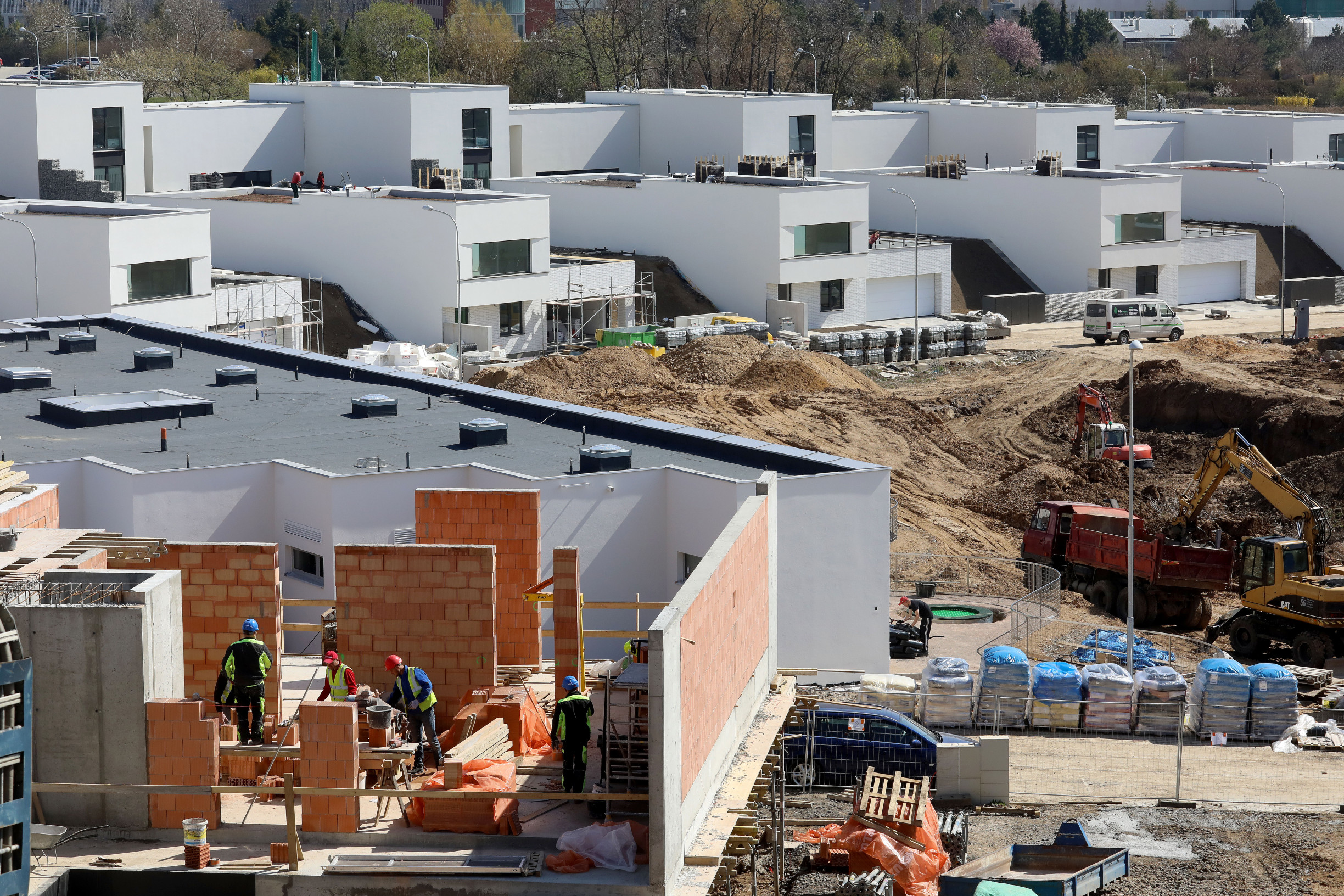 „Kladivo na NIMBY.“ Nový stavební zákon jde na ruku jen velkým hráčům, říkají kritici