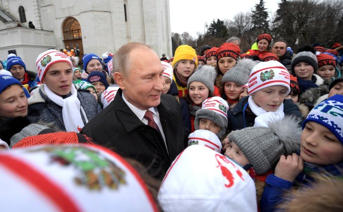 Putin se bojí nové generace jak čert kříže. Vzal jim budoucnost i naději. Foto: kremlin.ru