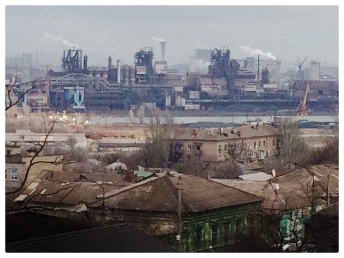 Závod Azovstal se stal posledním útočištěm hrstky ukrajinských vojáků a několika stovek civilistů. Dnes se Ukrajinci opět nevzdali. Foto: Iva Zímová
