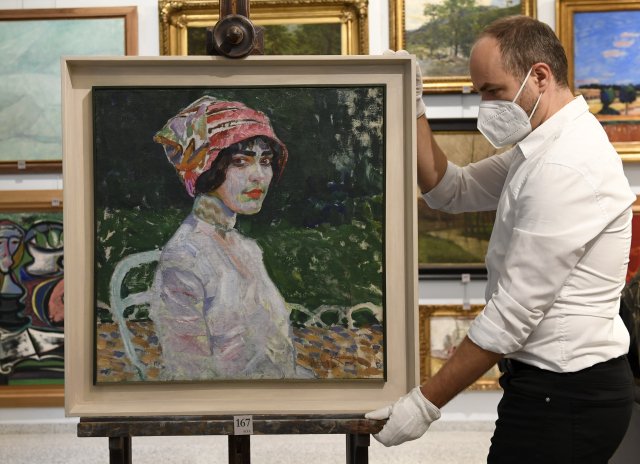 Pražská Galerie Kodl udělala poprvé on-line aukci během pandemického roku 2020. Na fotce je obraz Františka Kupky (1871-1957) Růžový klobouk, který se vydražil za 29 milionů. Foto: ČTK
