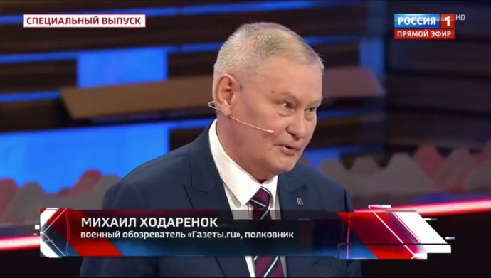 Ruský vojenský analytik a bývalý voják Michail Chodarjonok ve vysílání televize Rossija-1, které šokovalo otevřenou kritikou ruské války na Ukrajině. Zdroj: Rossija-1