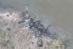 Zničená ruská technika na břehu řeky Severní Doněc po neúspěšném pokusu o její překročení