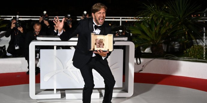 Ruben Östlund se raduje z vítězství v Cannes. Foto: Festival Cannes