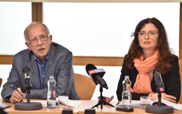 Křeček odebral své zástupkyni veškerou agendu. „Mstí se mi za jiné názory,“ říká Šimůnková
