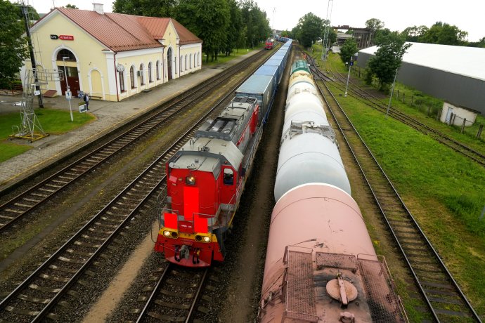 Nákladní vlaky spojující ruskou exklávu Kaliningrad a zbytek Ruska v litevské pohraniční stanici Kybartai 21. června 2022. Foto: Ints Kalnins, Reuters