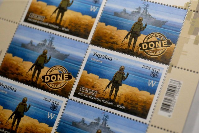 Poštovní známka s ukrajinskými obránci Hadího ostrova. Foto: ČTK/AP