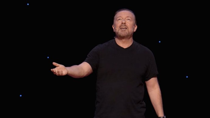 Ricky Gervais ve svém novém speciálu Supernature. Foto: Netflix
