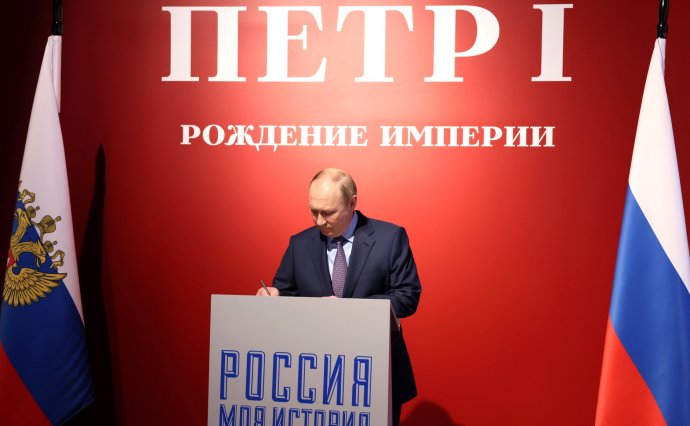 Prezident Putin a car Petr I. mají společné motto: zrod impéria. Foto: kremlin.ru
