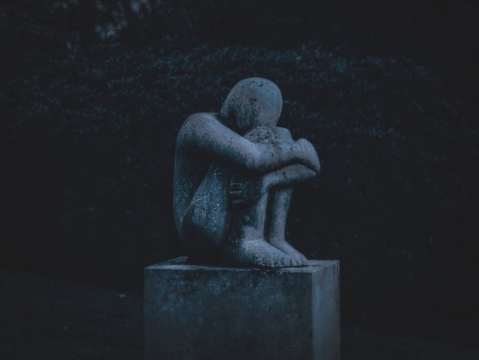 Debata o existenci i přesné definici prodlouženého smutku se mezi psychiatry i psychology vede už desetiletí. Foto: Unsplash/K. Mitch Hodge