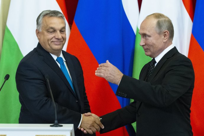 Žák a jeho učitel. Viktor Orbán jde v některých ohledech ve stopách Vladimira Putina. Ilustrační foto: ČTK
