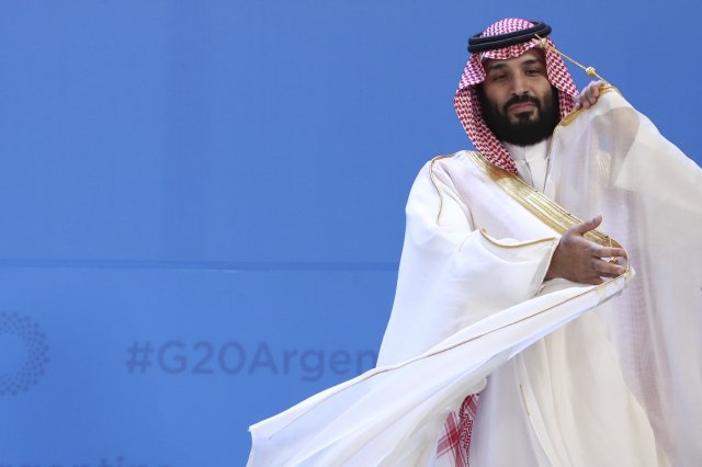 Poslušnost mocných příbuzných si saúdský korunní princ Muhammad bin Salmán (na snímku) vymáhá metodami, kterým by uznale zatleskala i mafie. Foto: ČTK/AP