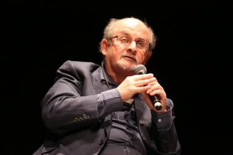 Salman Rushdie v rocec 2016. Foto. ČTK/Photo by Jerome Domine/ABACAPRESS.COM