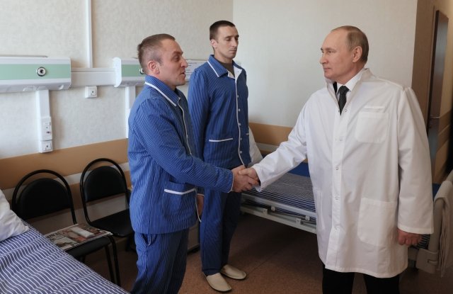 Zraněné ruské vojáky už navštívil i Putin. Foto: ČTK