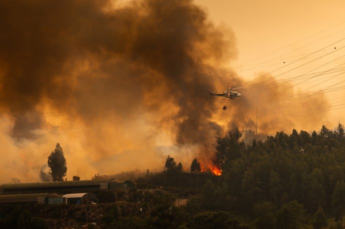 Požár v portugalském Povoa de Lanhoso. Foto: Bruno Alves, Adobe Stock