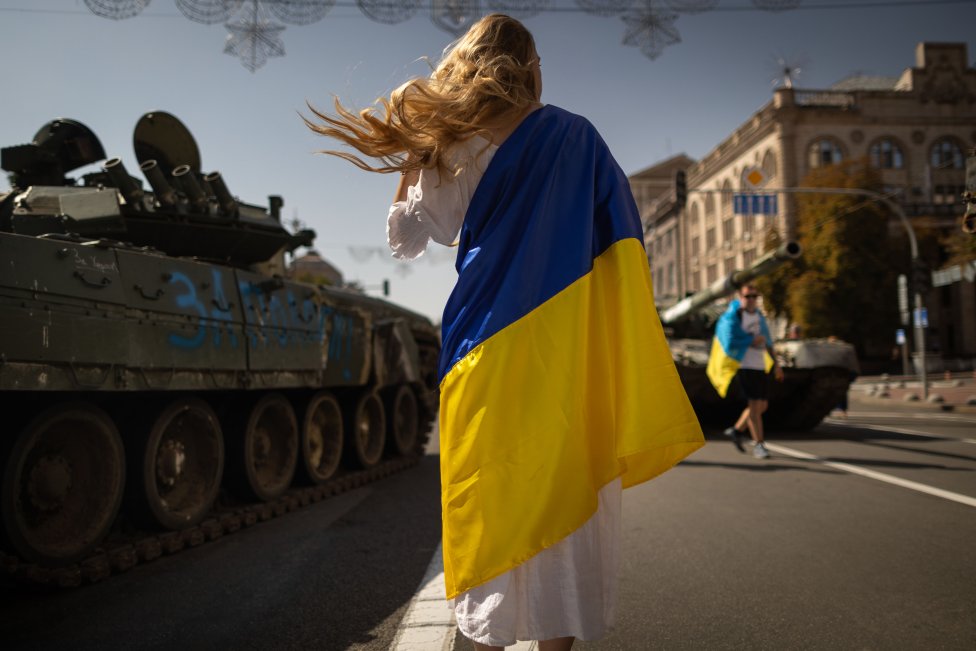 Tak do centra Kyjeva přece jen dojely… 24. srpen 2022 na kyjevském Majdanu. Oslavy Dne nezávislosti mezi vystavenou zničenou ruskou vojenskou technikou. Foto: Tomáš Benedikovič, Denník N