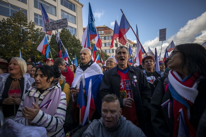 Organizátoři velkých protivládních demonstrací vybrali statisíce od svých podporovatelů. Teď se o ně hádají. Foto: Gabriel Kuchta, Deník N