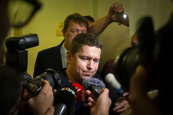 Andrej Babiš mladší odpovídá po svém výslechu na dotazy novinářů. Foto: Gabriel Kuchta, Deník N