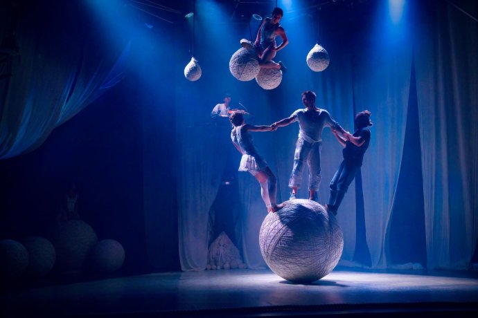 Hlavní hvězdy letošního ročníku, Cirkus Cirkör s představením Knitting Peace. Foto: František Ortmann