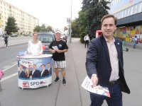Šéf pražské SPD Josef Nerušil na Petřinách během kampaně před komunálními volbami. Foto: Jan Jiřička, Deník N