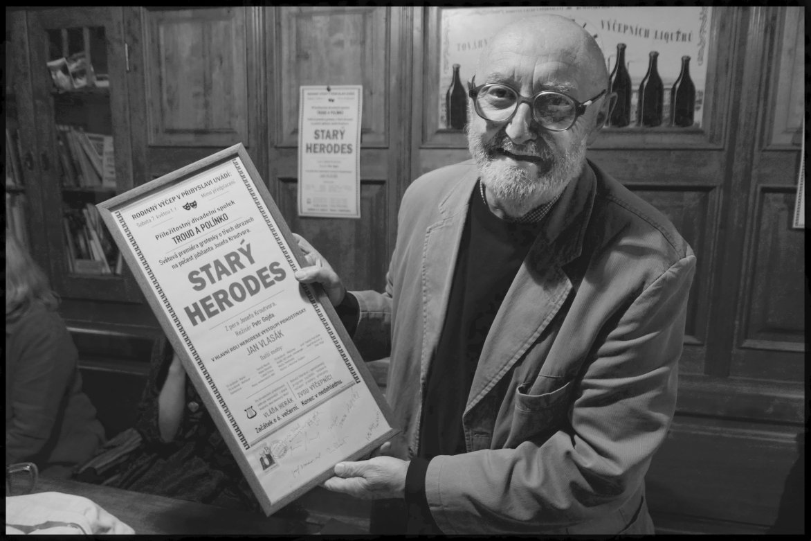Cenu Jaroslava Seiferta získal Josef Kroutvor