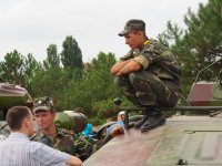 Podněsterský voják na oslavách nezávislosti na Moldavsku v září 2013. Foto: Clay Gilliland, Wikimedia Commons, <a href="https://creativecommons.org/licenses/by-sa/2.0/legalcode">CC BY-SA 2.0</a> 