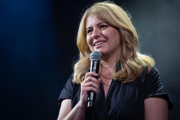 Zuzana Čaputová, kterou vidí Češi, neexistuje. Existuje pouze jako symbol toho, co mnozí hledají. A ze všech jejích vlastností bychom se možná měli soustředit na jinou než na tu, co obvykle. Foto: Tomáš Benedikovič, Denník N