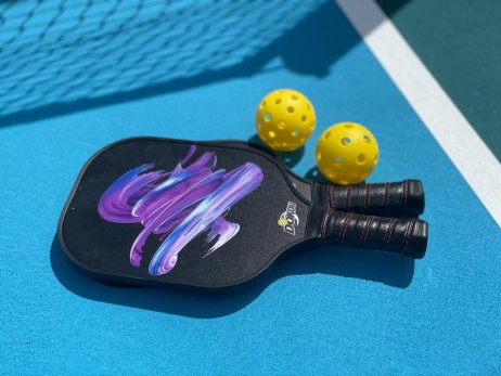 Pickleball je podobný tenisu, badmintonu a ping pongu. V USA je to nyní nejrychleji rostoucí sport vůbec – lidé všech výkonností se ho nedokáží nabažit. Foto: Břetislav Horák