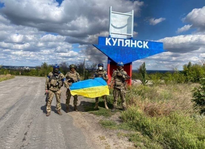 První ukrajinští vojáci v Kupjansku. Foto: Twitter Ilji Ponomarenka